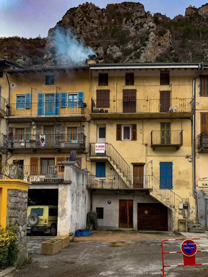 Appartement cocooning pour un séjours à Tende Esterno foto